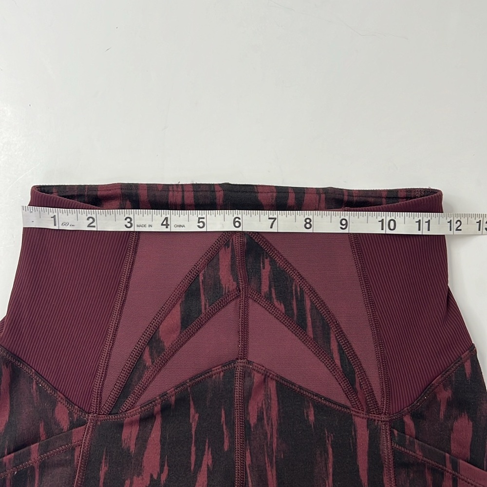 LULULEMON WOMEN’S EXQUISITE CROP PAINTED ANIMAL BORDEAUX  DRAMA BLACK  SZ 6 - Picture 11 of 13